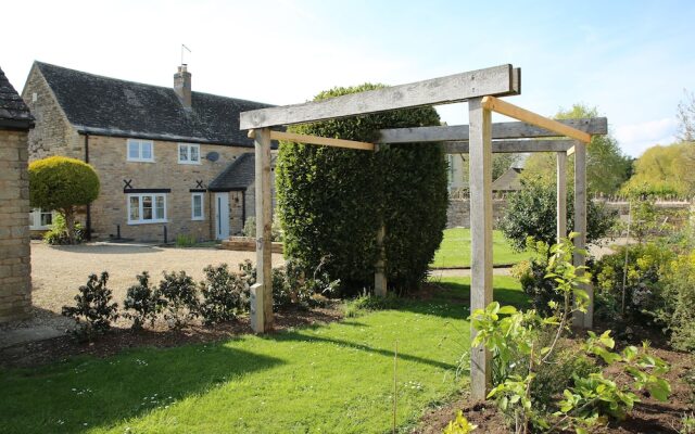 Remarkable 3-bed House in Easton-on-the-hill