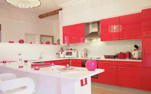 Lush Apartment with Sauna, Hot Tub, Mountain Views in Ensival