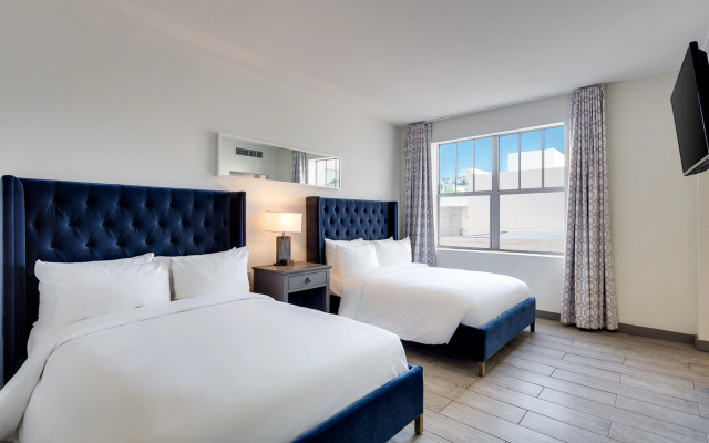 Clinton Hotel South Beach
