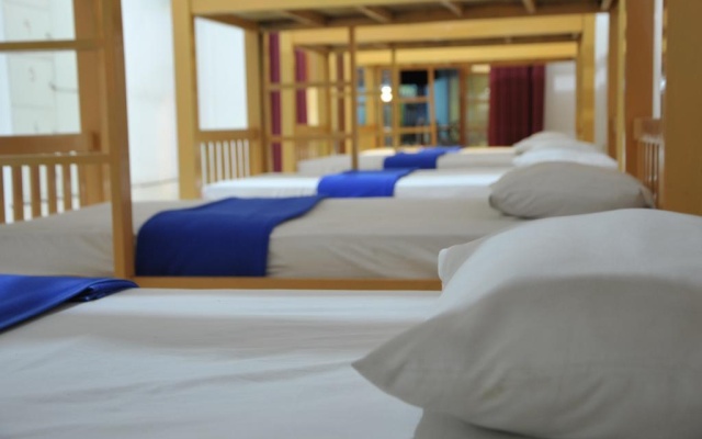 On The Way Hostel & Lounge – Guest Rooms – Senggigi