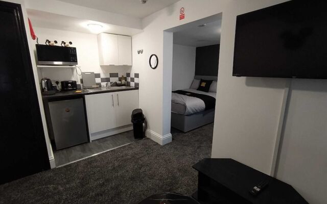 Black Ocean Holiday Apartments