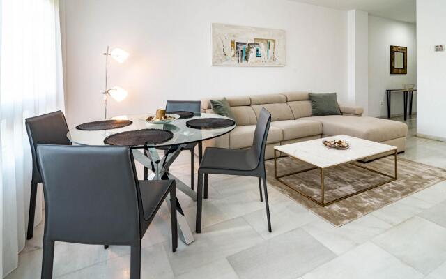 PR20 - Beach front flat Puerto Banus