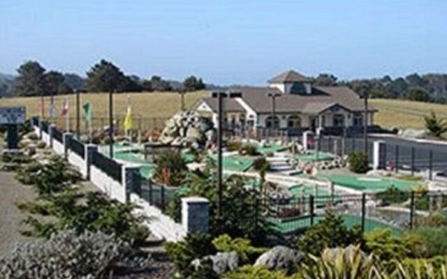 Emerald Dolphin Inn & Mini Golf