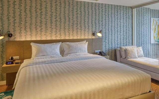 Novotel Suites Manila at Acqua