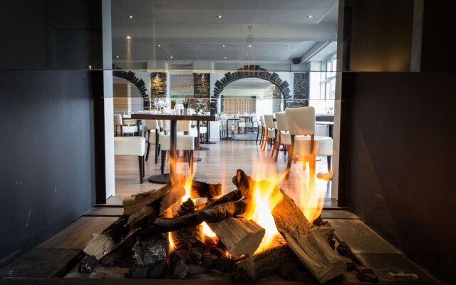 Sandy Cove Hotel