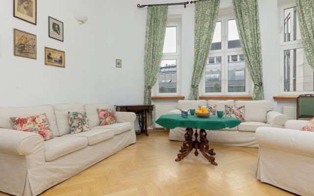 Classic Warsaw by Renters Prestige
