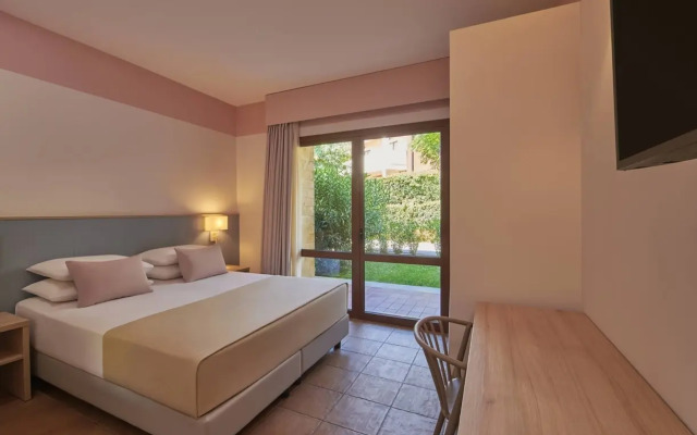 Serenusa Resort