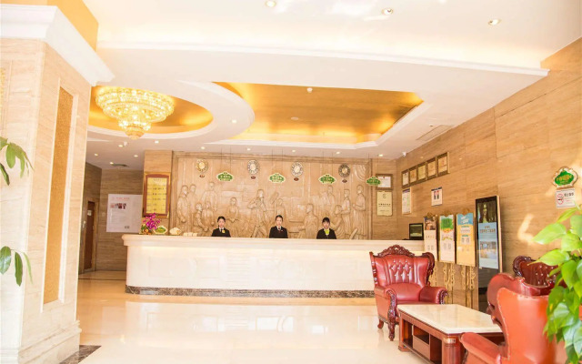 Vienna Hotel Shenzhen Pinghu Center Metro Station
