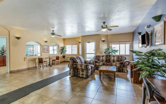 Quality Inn & Suites Salina National Forest Area