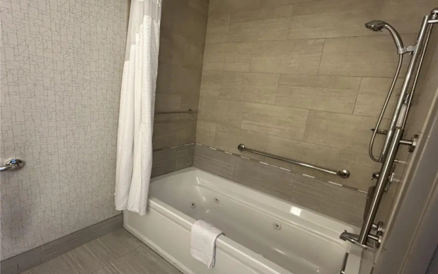 Holiday Inn Express Roslyn - Manhasset Area by IHG