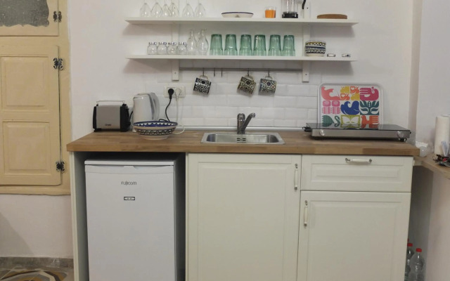 Central old stone Jerusalem apartment