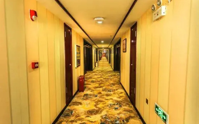 Dunhuang Yingyuan Hotel (Shazhou Night Market)