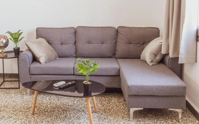 Sunny Downtown Appartment A/C WiFi c1