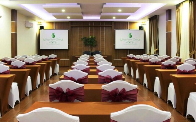 Green Tropical Village and Resort