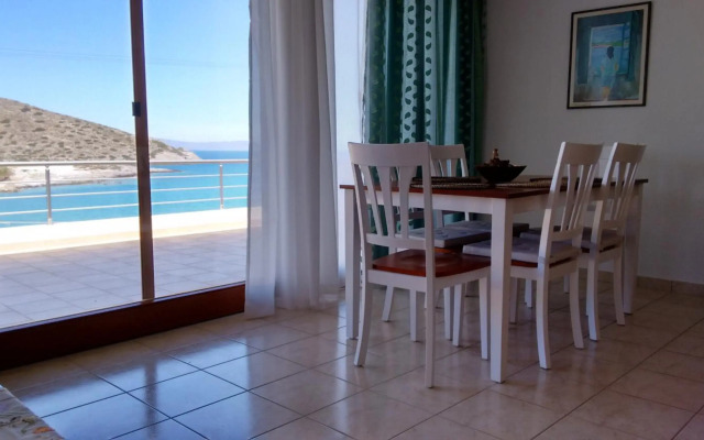 Tholos Bay Suites