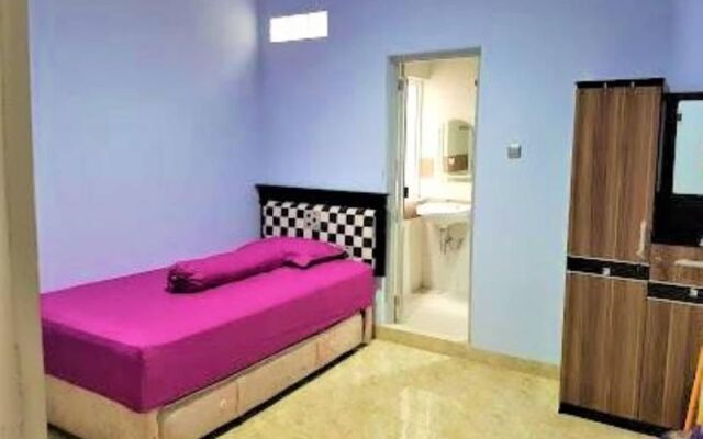 Guest House 21 Makassar by ZUZU