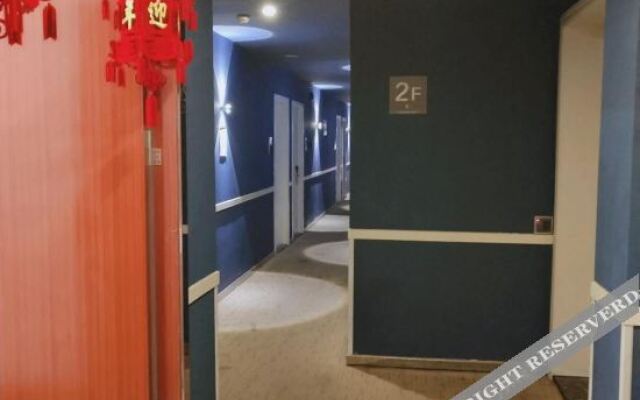Changee Hotel MINI (Shanghai Zhoupu Fanrong Road Subway Station)