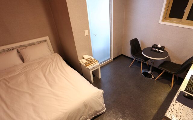 Top Hotel Myeongdong