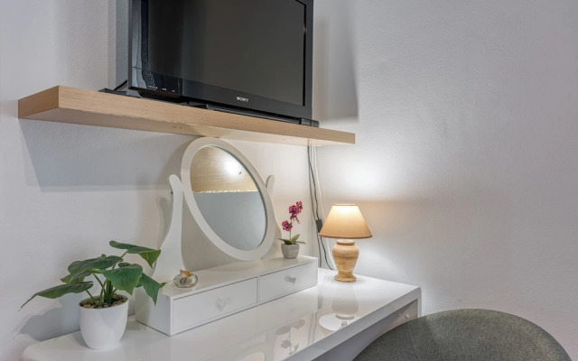 Small Holiday Home Jakara 5