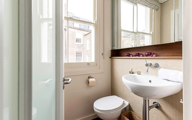 London Luxe Retreat: 5-bed Gem