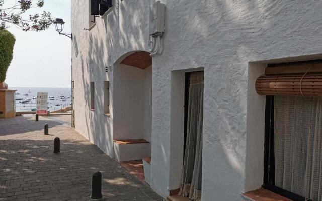 Cozy apartment 30 steps from the ocean