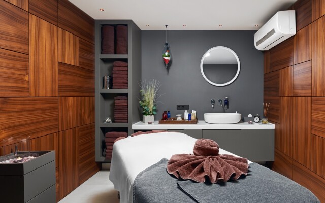 Crystal House Suite Hotel & SPA
