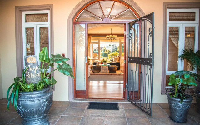 Pezula Magic Retreat - 4 Bedroom Lagoon View Home