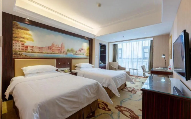 Vienna International Hotel (Zhumadian Huayuan Xuefu)