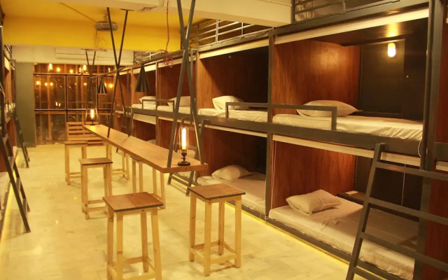 PodStop Delhi - Hostel