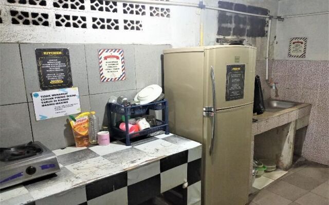 Hannah House - Female Room Only by ZUZU