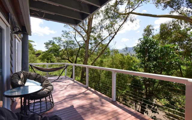 Treetops - Newly renovated, in the village!