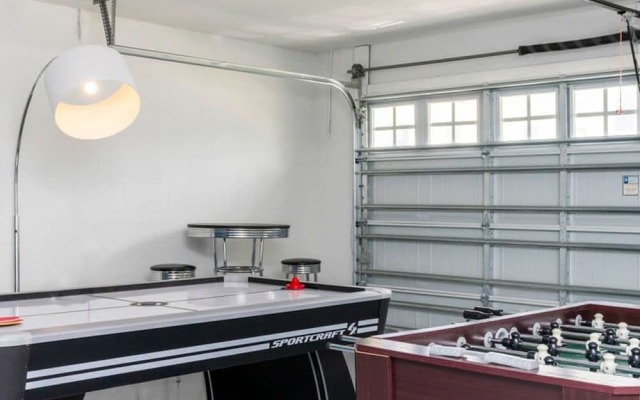 8912 Amazing 6BD Home