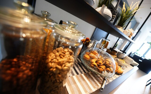 Victoria by Petit Chic