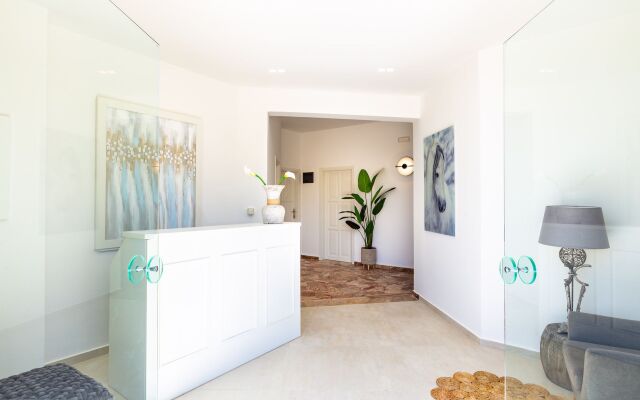 Pinelopi Beach Suites