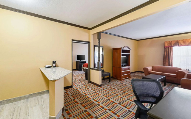 Quality Inn & Suites
