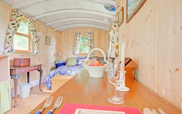 Holiday Home With Hill View & Garden