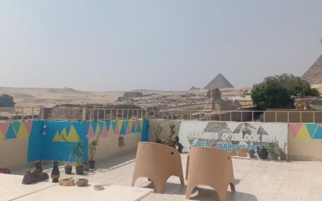 Pyramids Overlook Inn