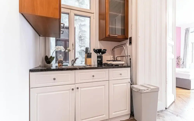 Chic 1BR Apartment Near AKH Center