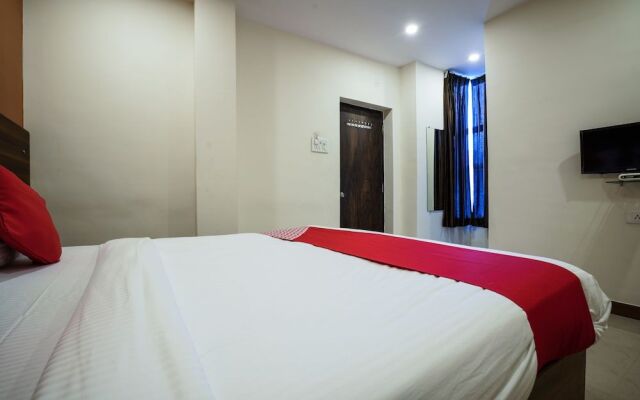 Oyo 18652 Hotel Golden Shah