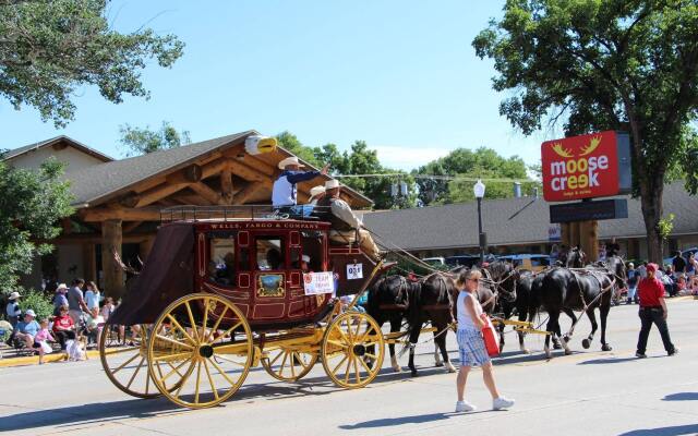 Moose Creek Lodge & Suites
