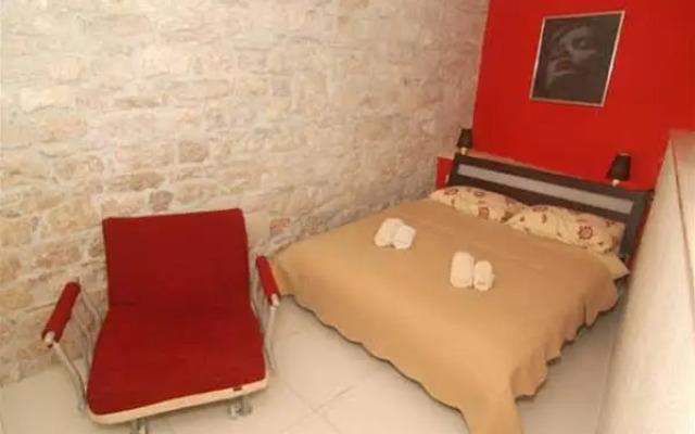 Studio Apartments Emotha