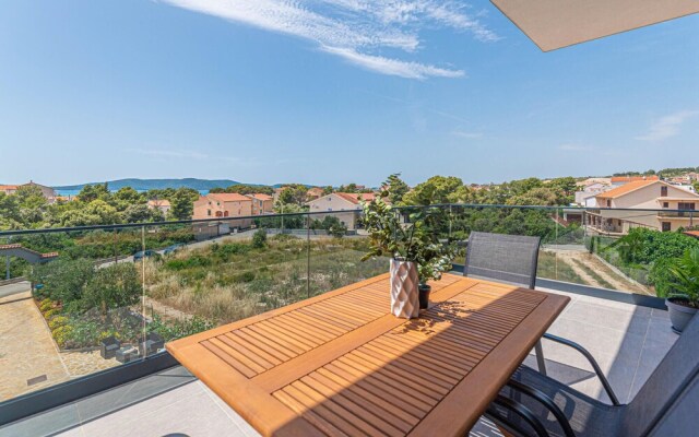 Beautiful Home in Brodarica With Wifi and 4 Bedrooms