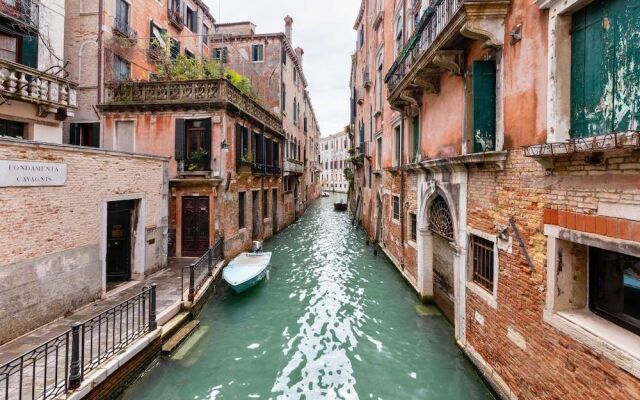 Venice Castello Elegant Apartment