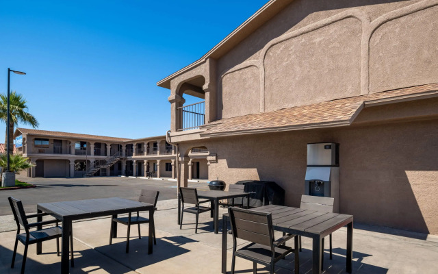 Travelodge by Wyndham Parker