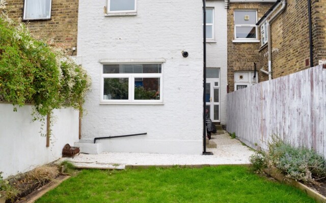 3 Bedroom House With Garden