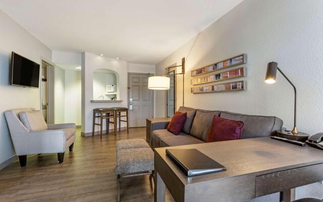 Windmill Suites Surprise - Phoenix, an Ascend Collection Hotel