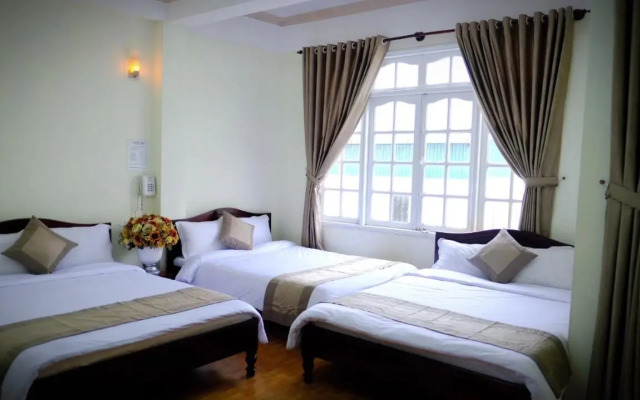 Hotel Le Huynh