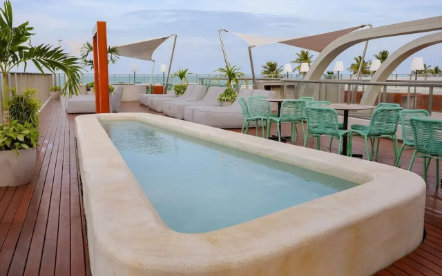 Setai Yacht Luxury - by Almare