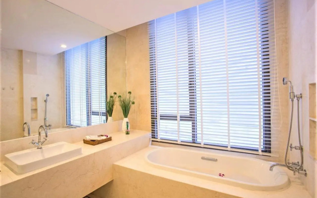 Luxury Oceanfront_pool access apartment