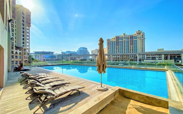 Gorgeous Studio with breath-taking Palm Views